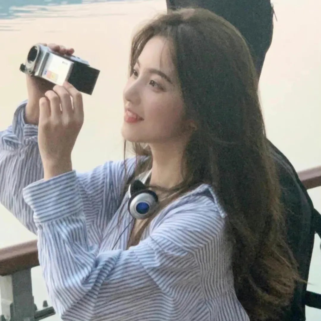 报告容先生你的小甜妻要亲你了